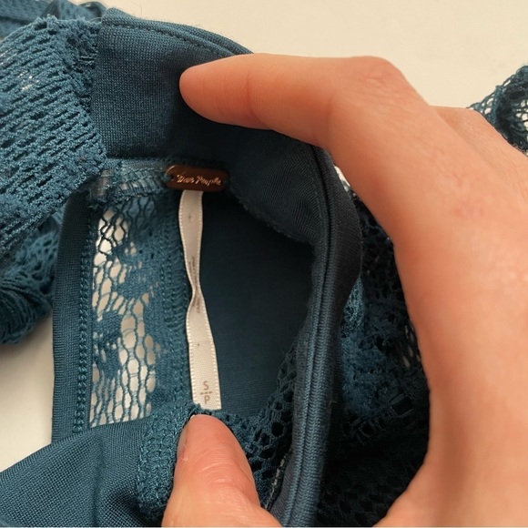 FREE PEOPLE bodycon dress with bell lace sleeves! - Picture 5 of 7